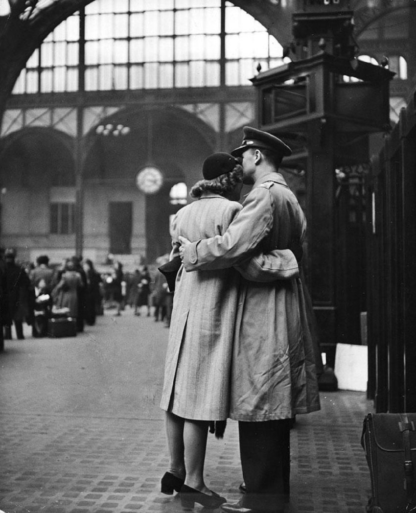 看完这20张战争时期「与恋人道别」的珍贵照片,让你更珍惜眼前的爱!